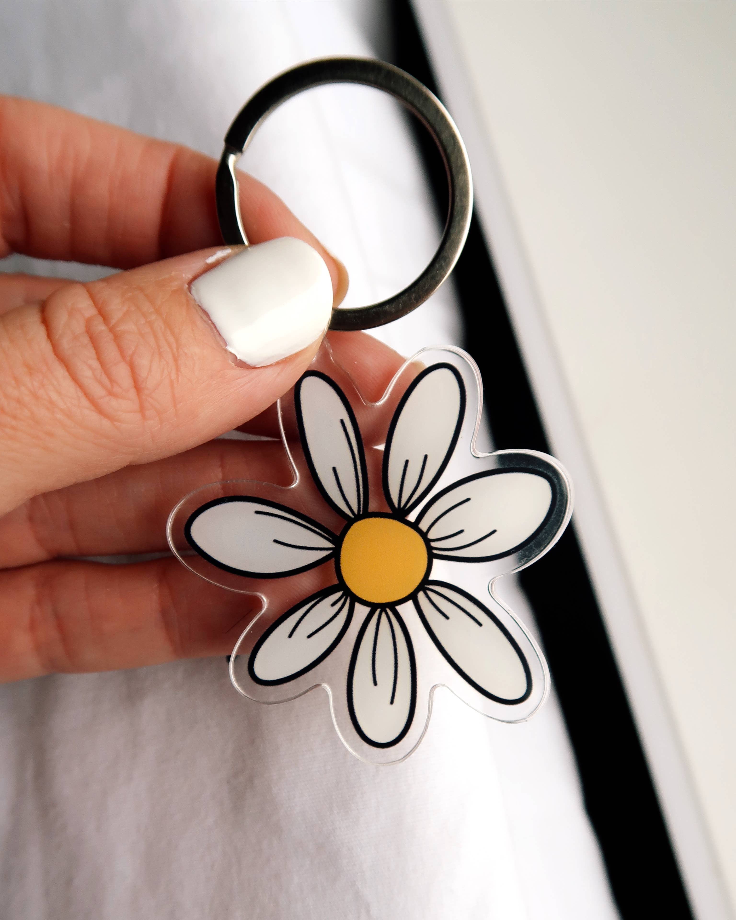 Amalie Maren Designs - Wholesale Keychain - Women's - Acrylic Daisy Charm Keychain - 2"0