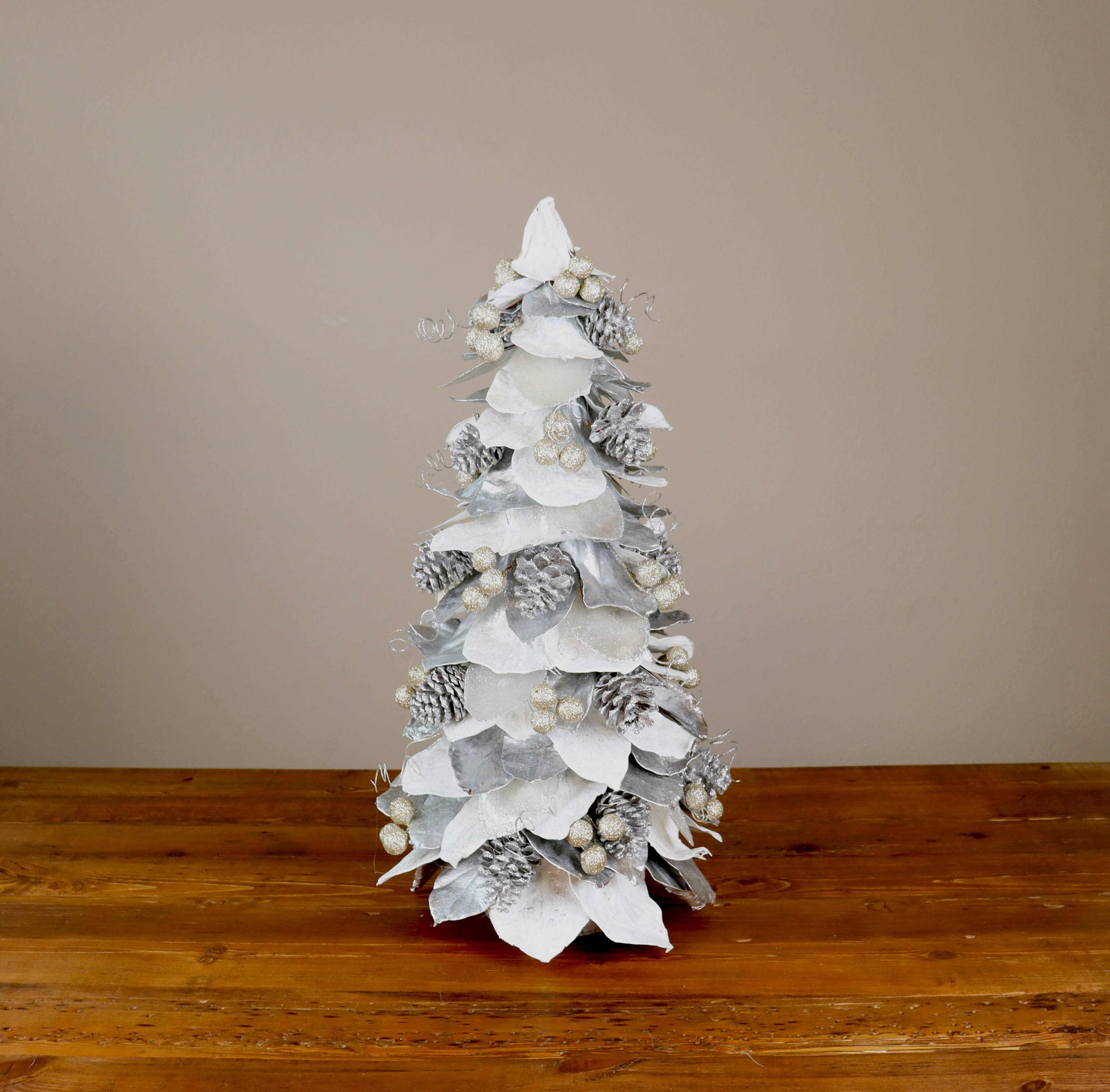 Seasonal by Contrast Inc. – Decoração de Natal por atacado – Árvore de cone de jaca branca prateada1