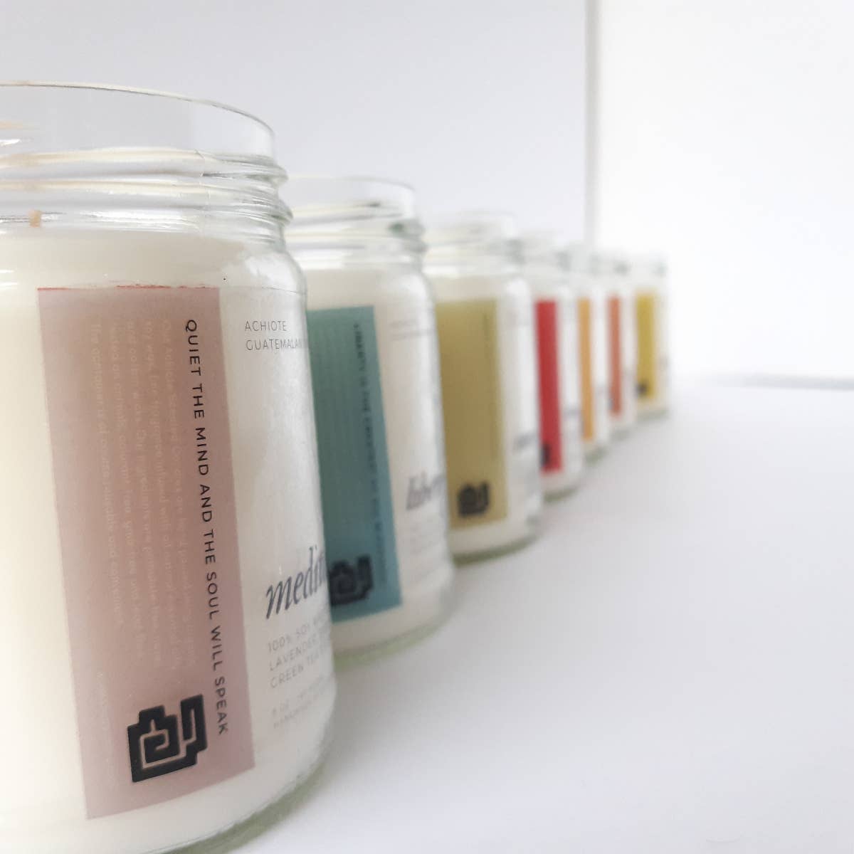 Achiote Guatemalan Goods - Venta al por mayor Velas en tarros - Liberty - Vela aromática 100% cera de soja (100% aceite esencial)8