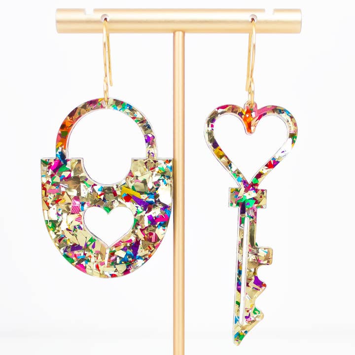Valentines Mismatch Earrings Gold Glitter Lock & Key for wholesale by Momenti di Vita