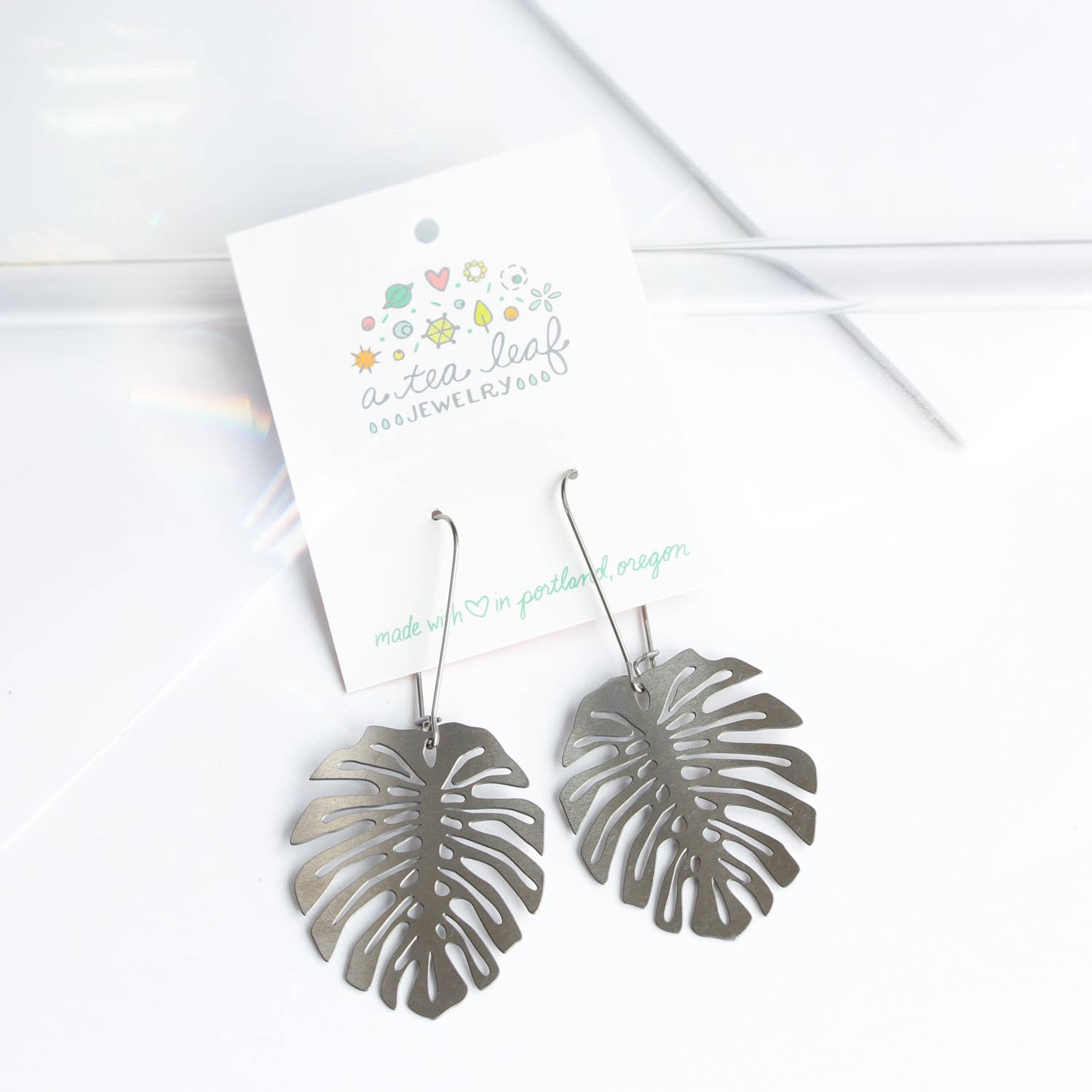 A Tea Leaf Jewelry – wholesale Dangle earrings – Monstera Deliciosa Leaf Earrings2