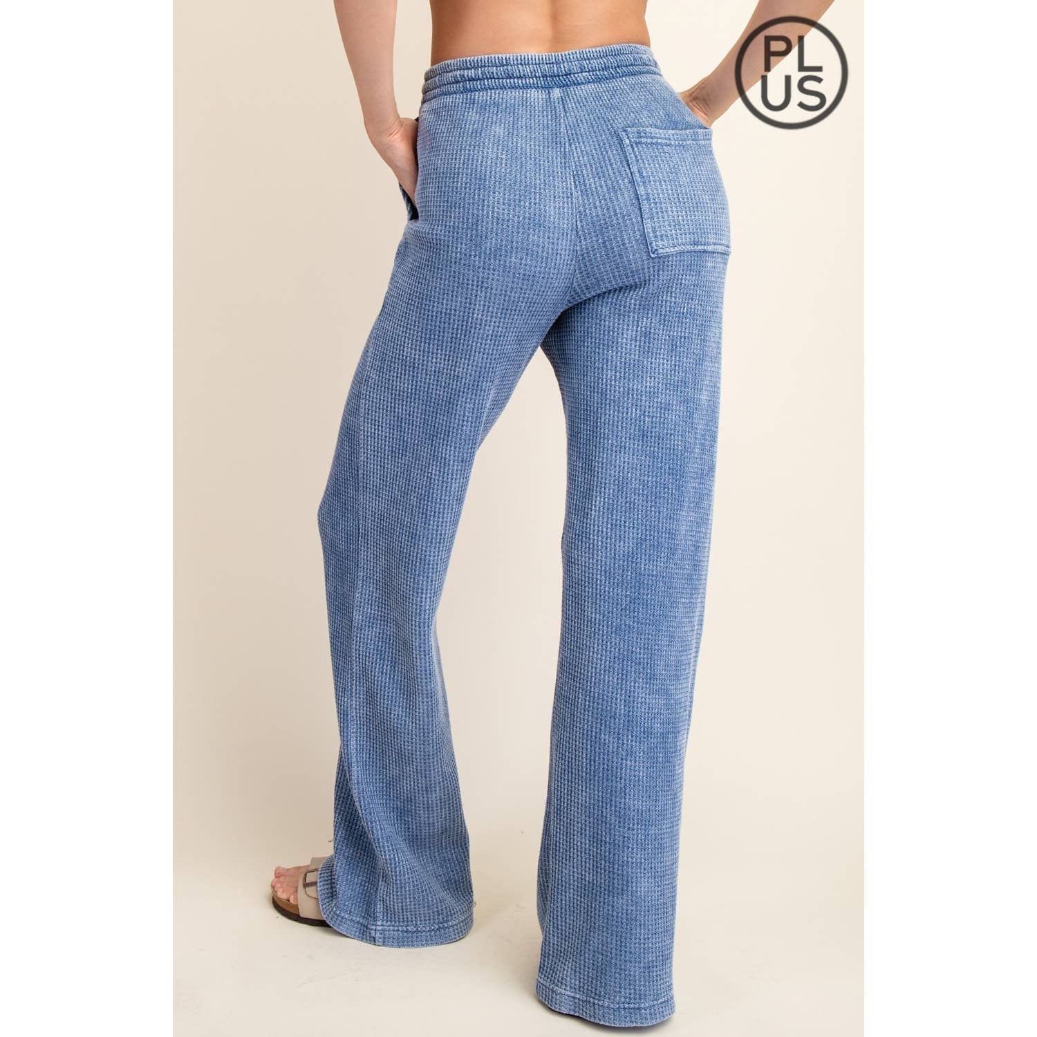 Rae Mode - Vente Pantalon de sport – femme - PANTALONS DE SURVÊTEMENT DROITS GAUFRÉS DÉLAVÉS AUX MINÉRAUX DE GRANDE TAILLE1