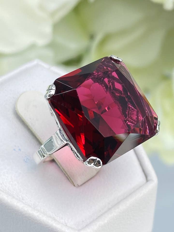 Bague en rubis, taille 9, grosse gemme carrée de 20 carats, bijou vintage #D1 - Prêt à expédier pour la vente par Silver Embrace Jewelry