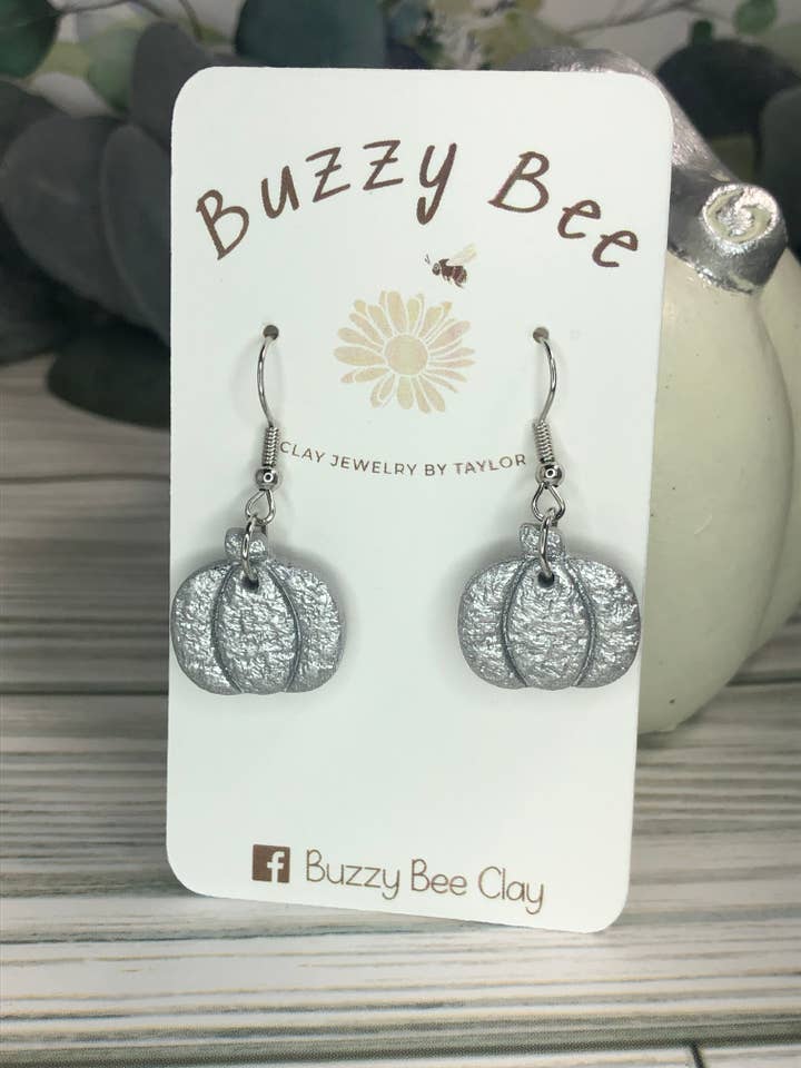 Pendentifs citrouille pour la vente par Buzzy bee clay