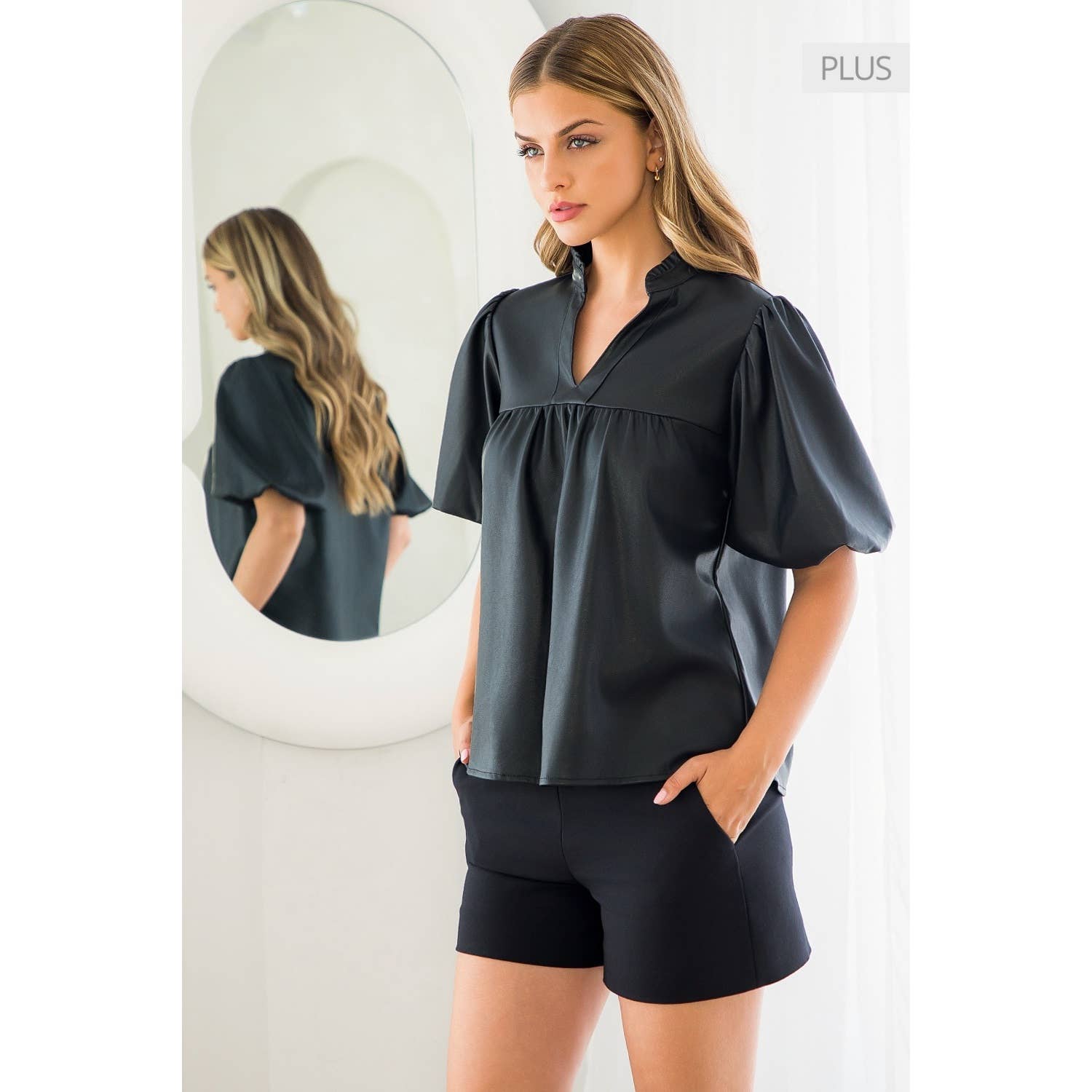 NOIR Haut à manches bouffantes en cuir /Taille XL/ en vente sur Faire8