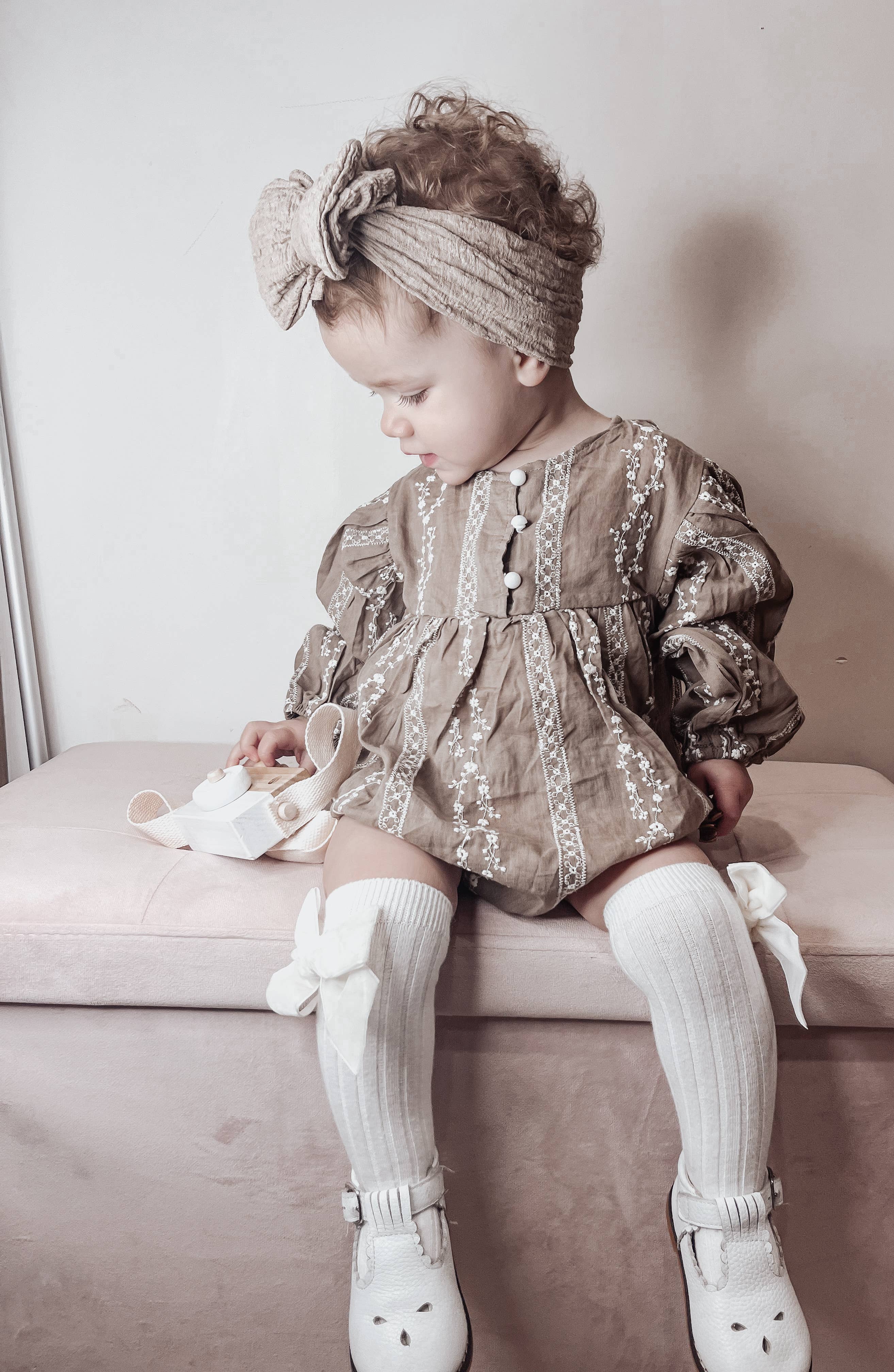 Annie & Charles – wholesale Bodysuit (non-footed) – Baby – Annie & Charles® organic cotton bodysuit with embroidery9