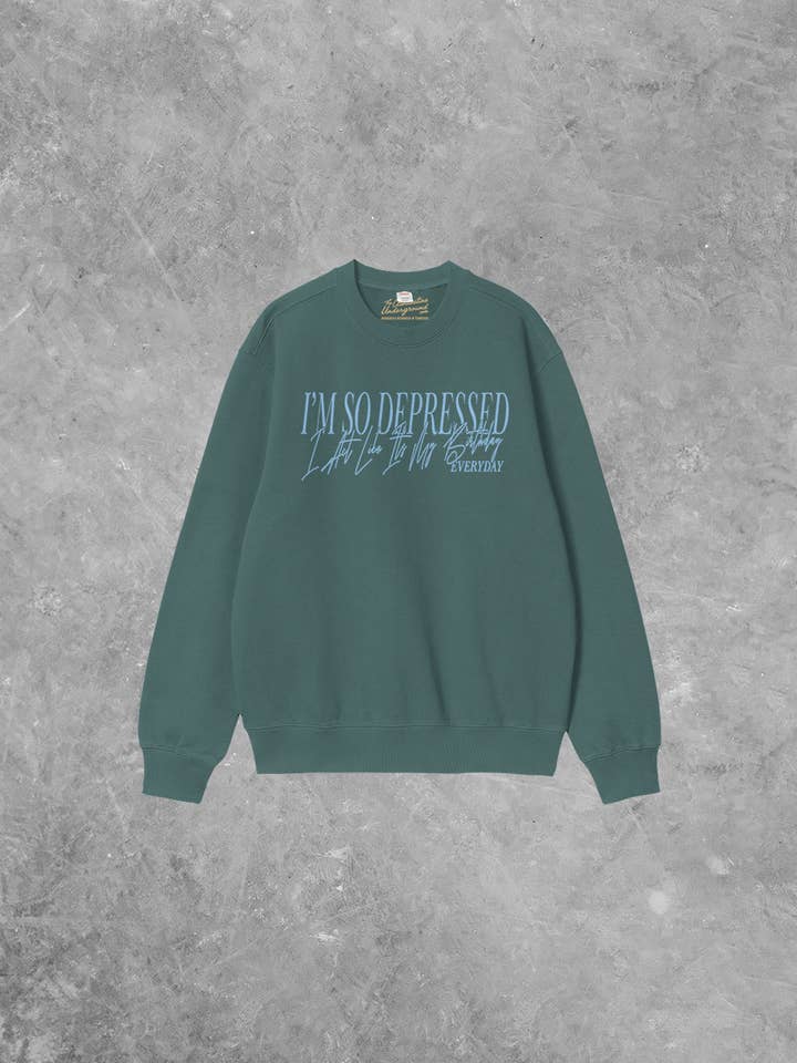 Si déprimé, fais comme si c'était mon anniversaire Sweat-shirt en coton boxy pour la vente par The Clandestine Underground