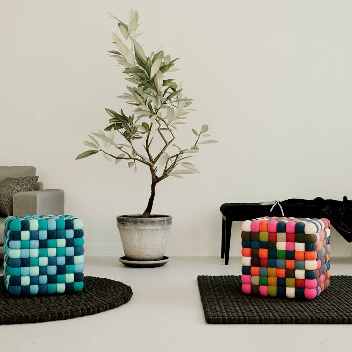 Reefelt - Venta al por mayor Puf - Puf otomano con forma de bola de fieltro multicolor2