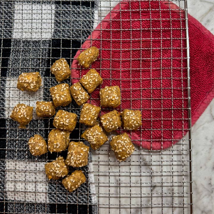 Big Head Barkery - Wholesale Pet Treats - Dog - Parmesan Cheddar Pretzel Bite Dog Treats | Natural7