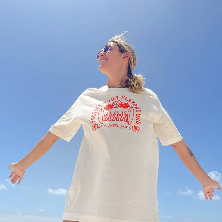 T-shirt surdimensionné Protect Your Playground pour la vente par Wandering Waves Surf Co.