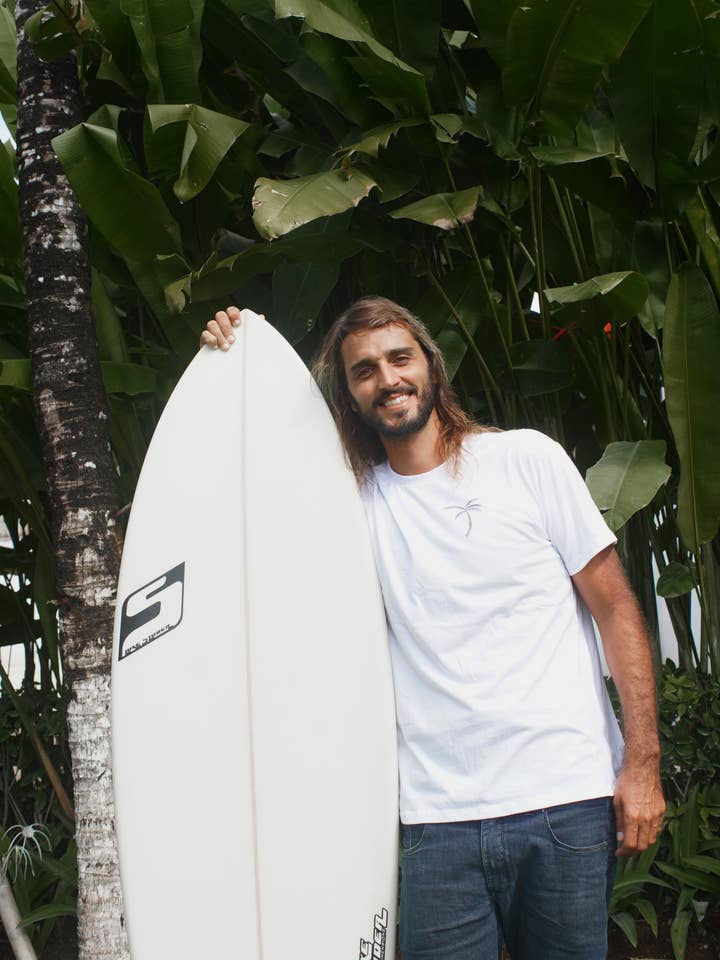 Wit T-shirt met palmboom, golf, zonsondergang voor wholesale door Trevena