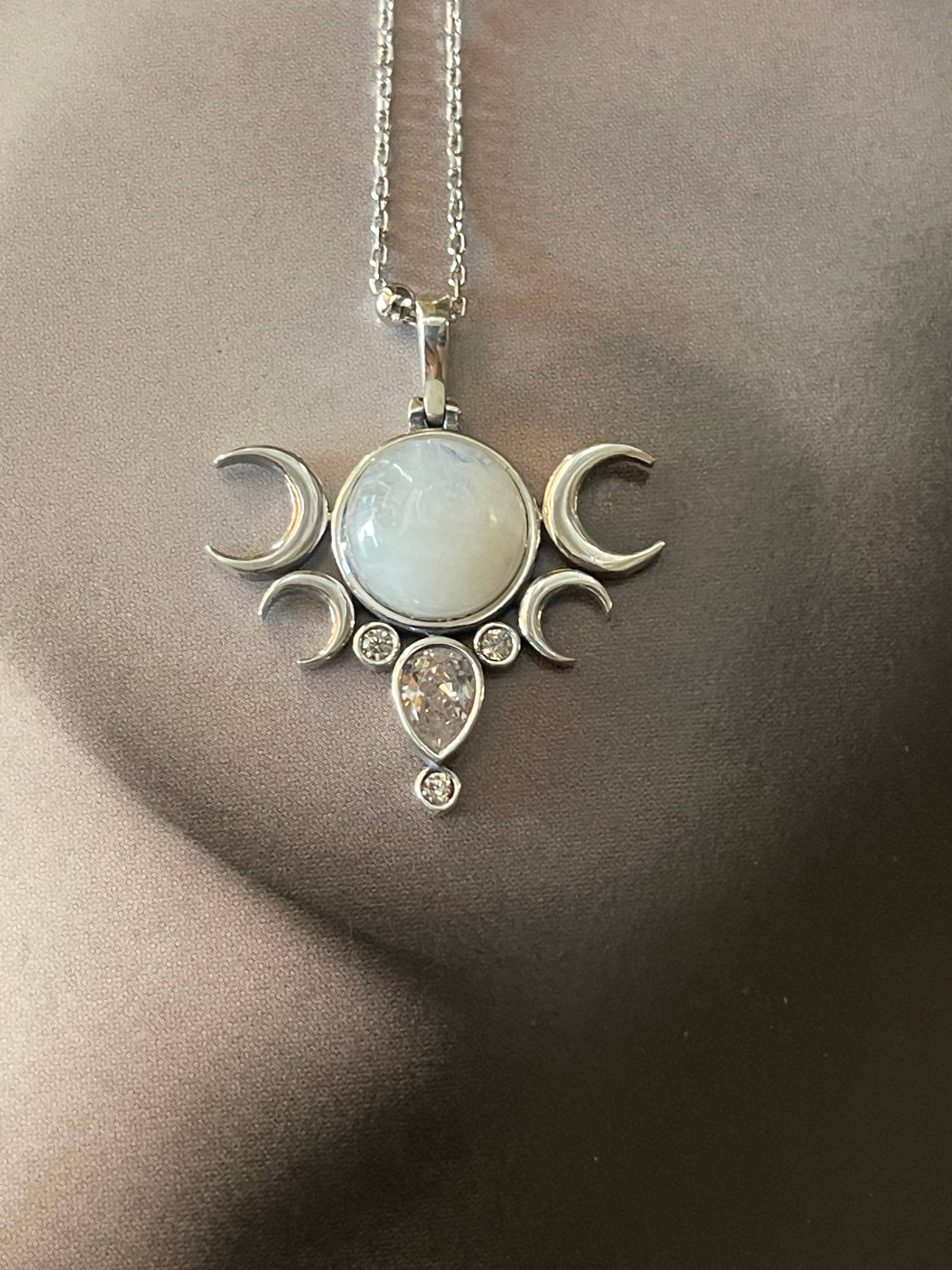 Flesh & Soul - Wholesale Pendant/Charm Necklace - FIVE MOONS MOONSTONE Necklace7