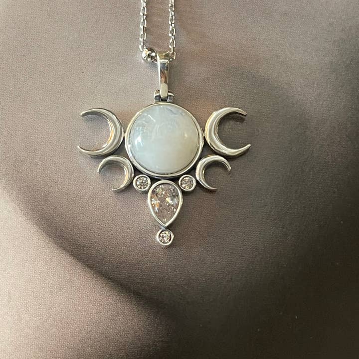 Flesh & Soul - Wholesale Pendant/Charm Necklace - FIVE MOONS MOONSTONE Necklace7