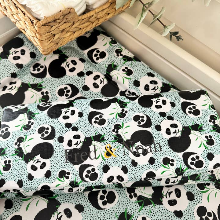 Fred & Noah – wholesale Blöjbytesmatta - Baby – Panda Skötmatta