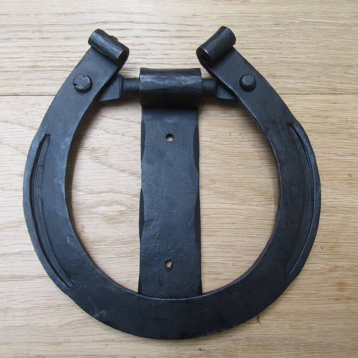 Heurtoir de porte fer à cheval forgé à la main en cire noire pour la vente par IronmongeryWorld