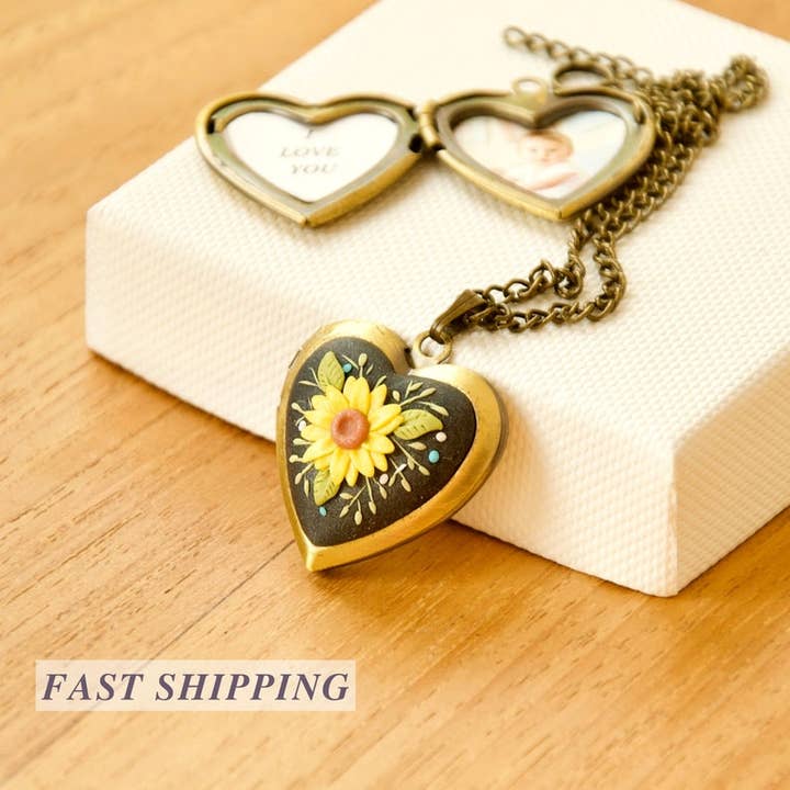 Collier médaillon tournesol pour photos, Cadeau pour elle, Cadeau pour maman pour la vente par Stanciu Elena Andreia PFA