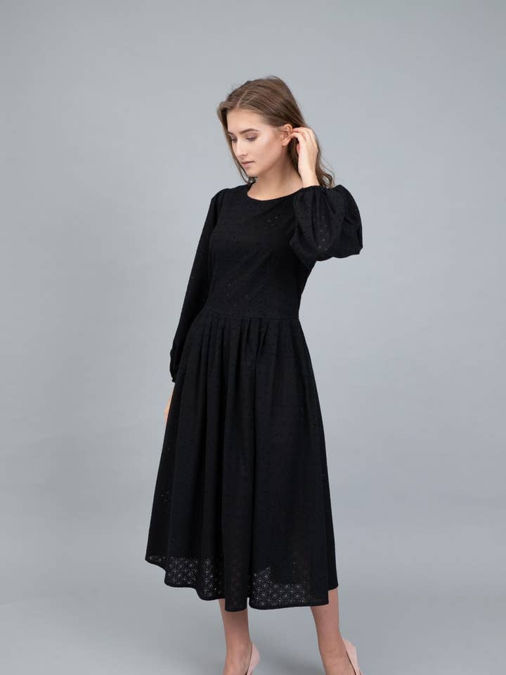 Katoenen geborduurde kanten midi-jurk ballonmouwen, zwart voor wholesale door Wear & Smile