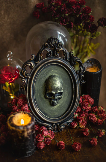 Costurero Real - Wholesale Wall Accent - Skull Frame wall art Gothic Halloween Home Decor Gold Green2