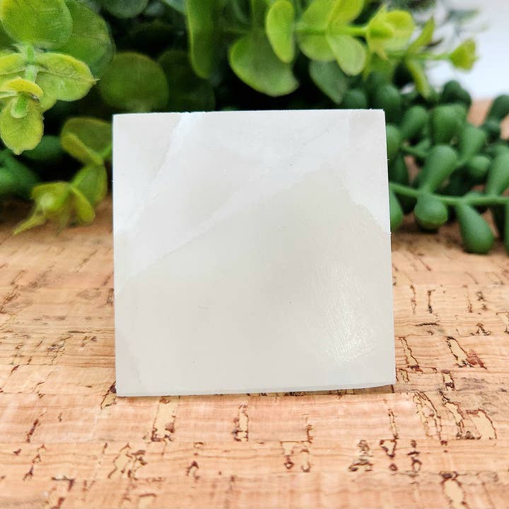 Meraki Gemstones - Wholesale Spiritual Stone/Crystal - Selenite Pyramid Charging/Cleansing - Approximate Size 4-5cm1