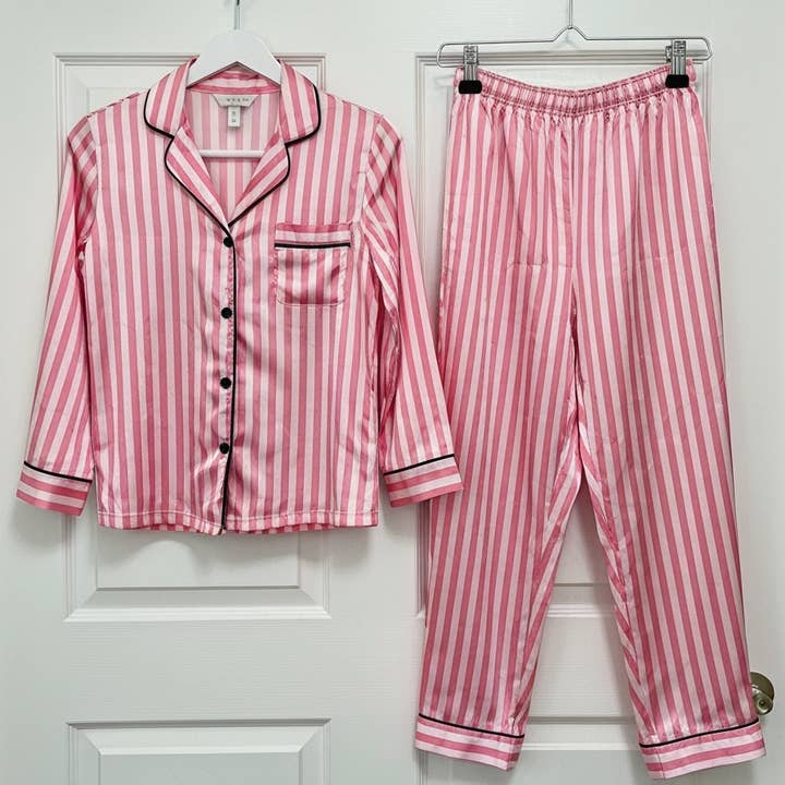Ensemble de pyjama complet personnalisé à rayures roses pour femmes et autres tendances Résultats pour vêtement à customiser en vente B2B. Retours gratuits et paiement à 60 jours sur Faire sur Faire.