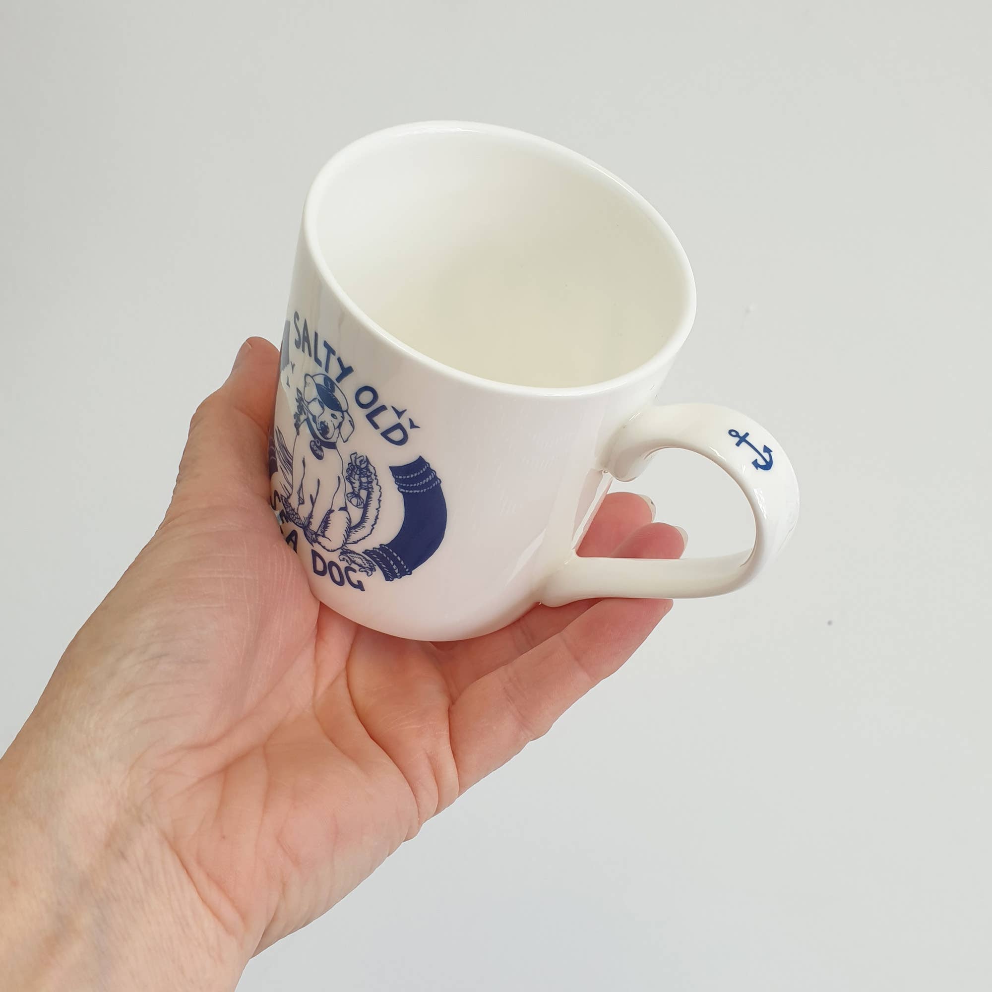 Port and Lemon – Engroshandel Kaffekrus – Salty Old Sea Dog Hånddekoreret benporcelænskrus3