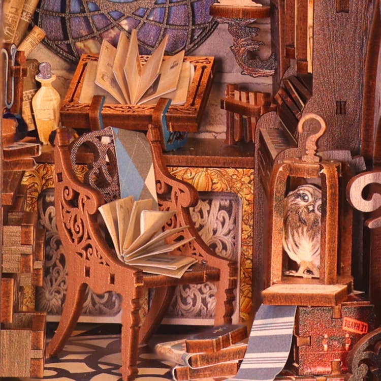 Hands Craft Intl - Vente Kit de bricolage - Kit DIY Coin livres : Salle commune NéBula avec housse anti-poussière6