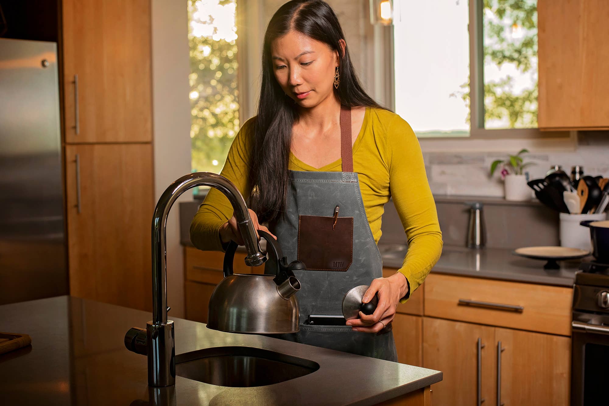 Clark & Taft Crafting Company – wholesale Apron – Waxed Canvas Apron7