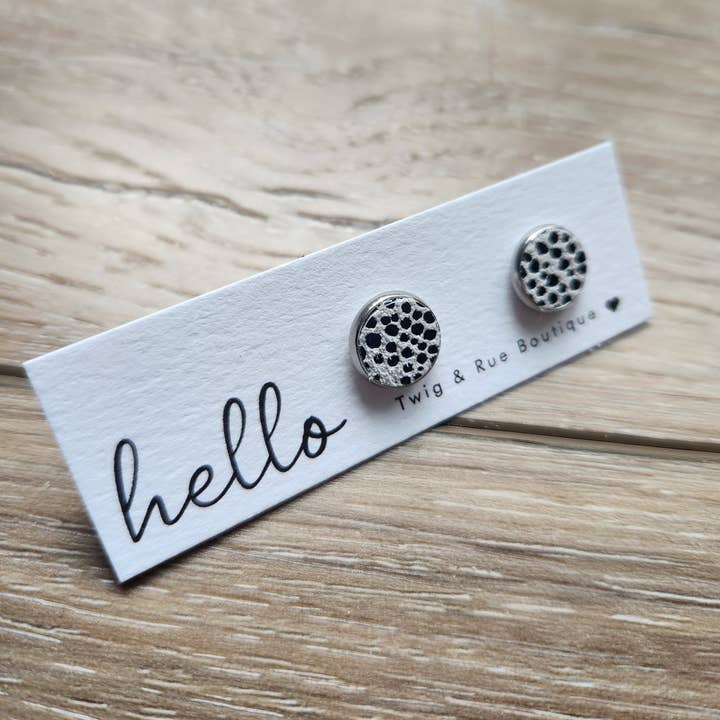 Twig & Rue boutique – Brincos de pino por atacado – Alças de botão em couro | Coleção de padrões10