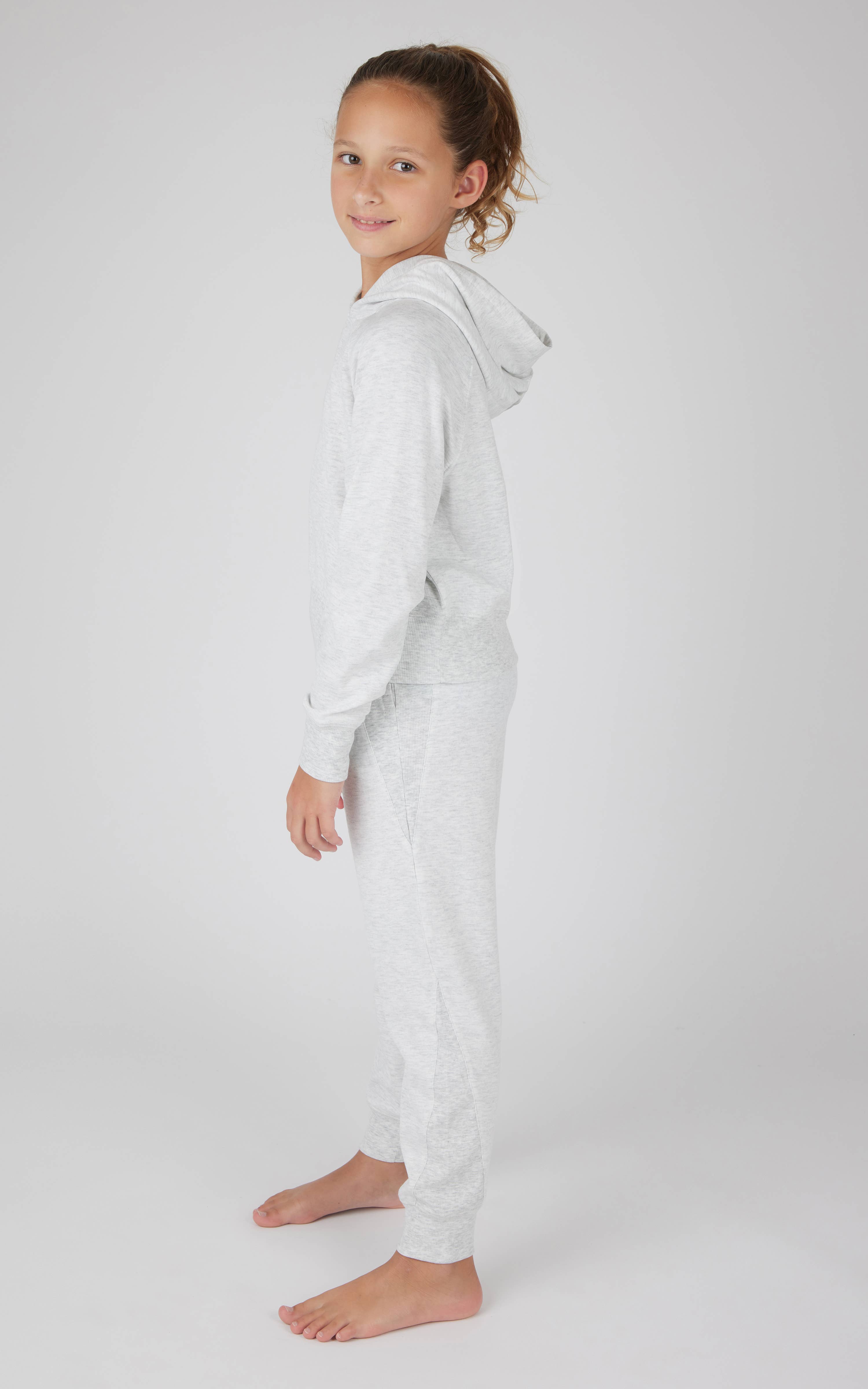 90 Degree by Reflex & Yogalicious - Wholesale Loungeset - Kinderen - Meisjes Tiener Borduurwerk Hoodie en Joggingpak Set5