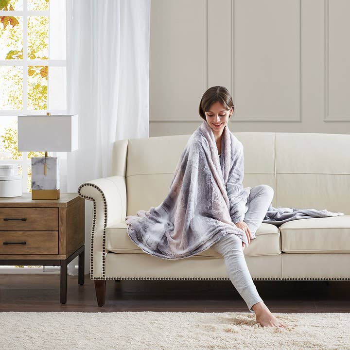 Olliix - Wholesale Throw Blanket - Oversized 60x70" Faux Fur Throw Blanket, Ombre Blush/Grey2