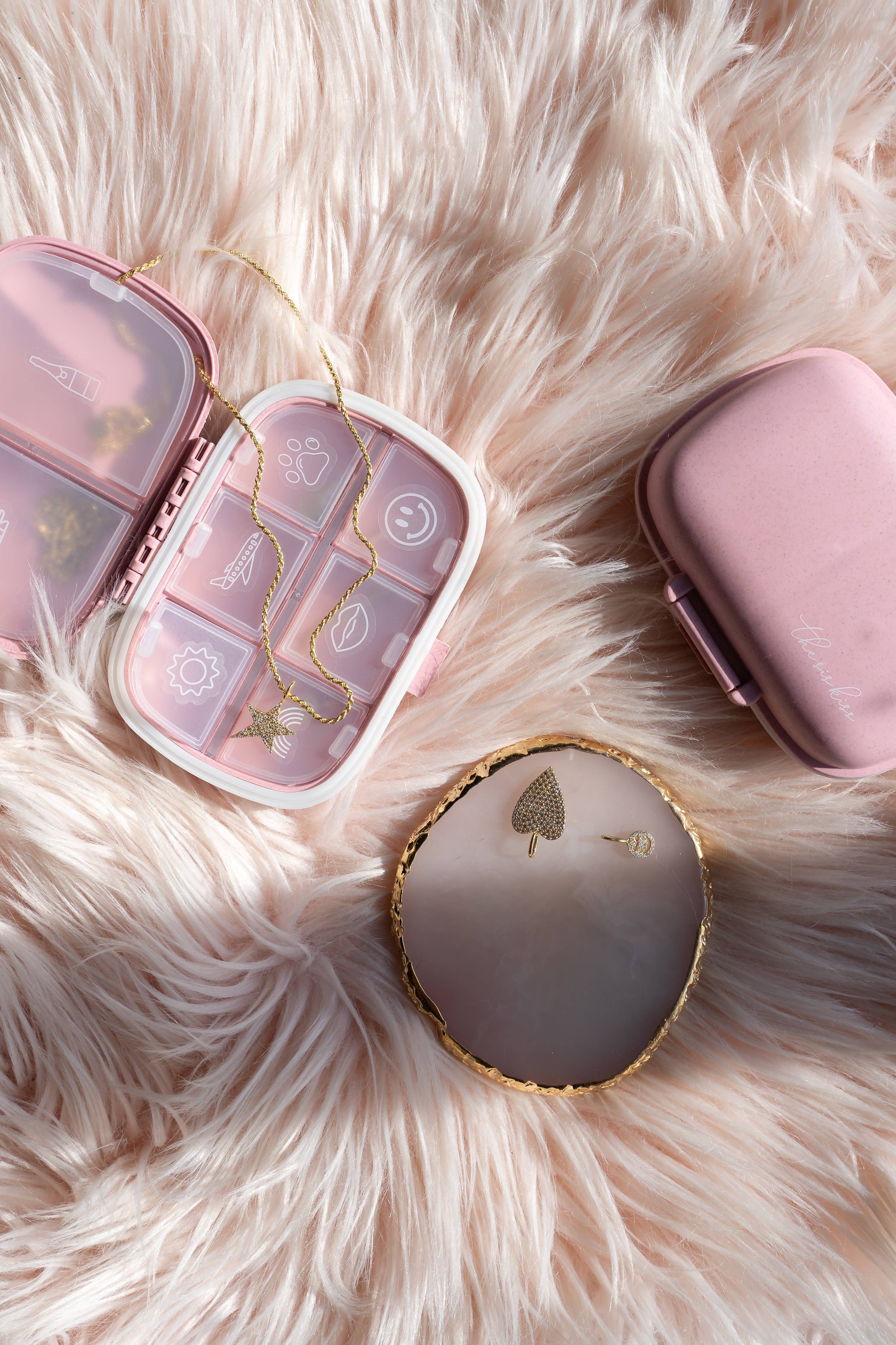 The Sis Kiss – Großhandel Pillendosen – The Pill Box Charm Kit mit Aufklebern3