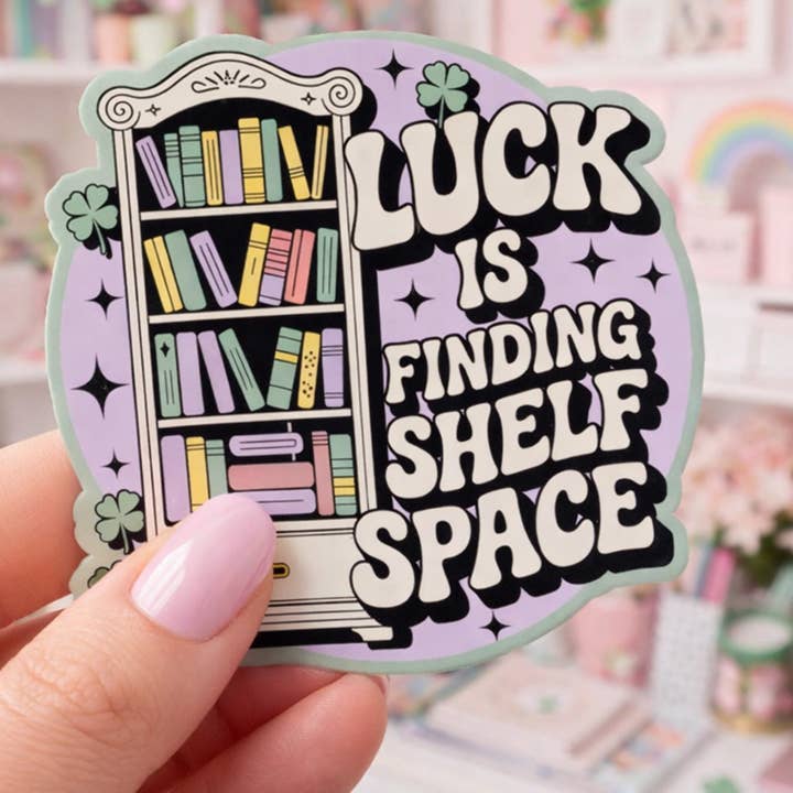 La chance, c'est trouver de la place sur l'étagère Autocollant découpé pour la Saint-Patrick pour la vente par Auburn Row Design