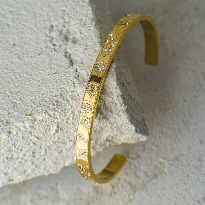 Bracelet Jonc Doré Oriental Ioana pour la vente par Faya & Co.