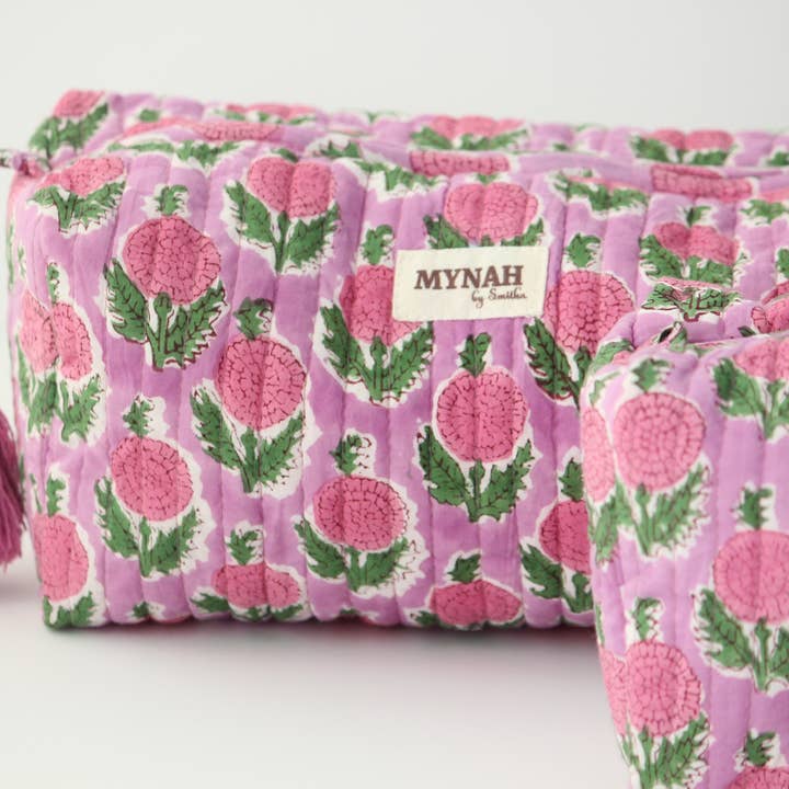 Grande trousse de voyage/organisateur maquillage matelassé à imprimé floral Berrysmoothie pour la vente par MYNAHbySmitha