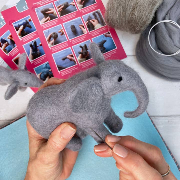 Bergin & Bath - Venta al por mayor Kit de manualidades - Kit elefante de fieltro con aguja. Un precioso juego de manualidades para adultos.
