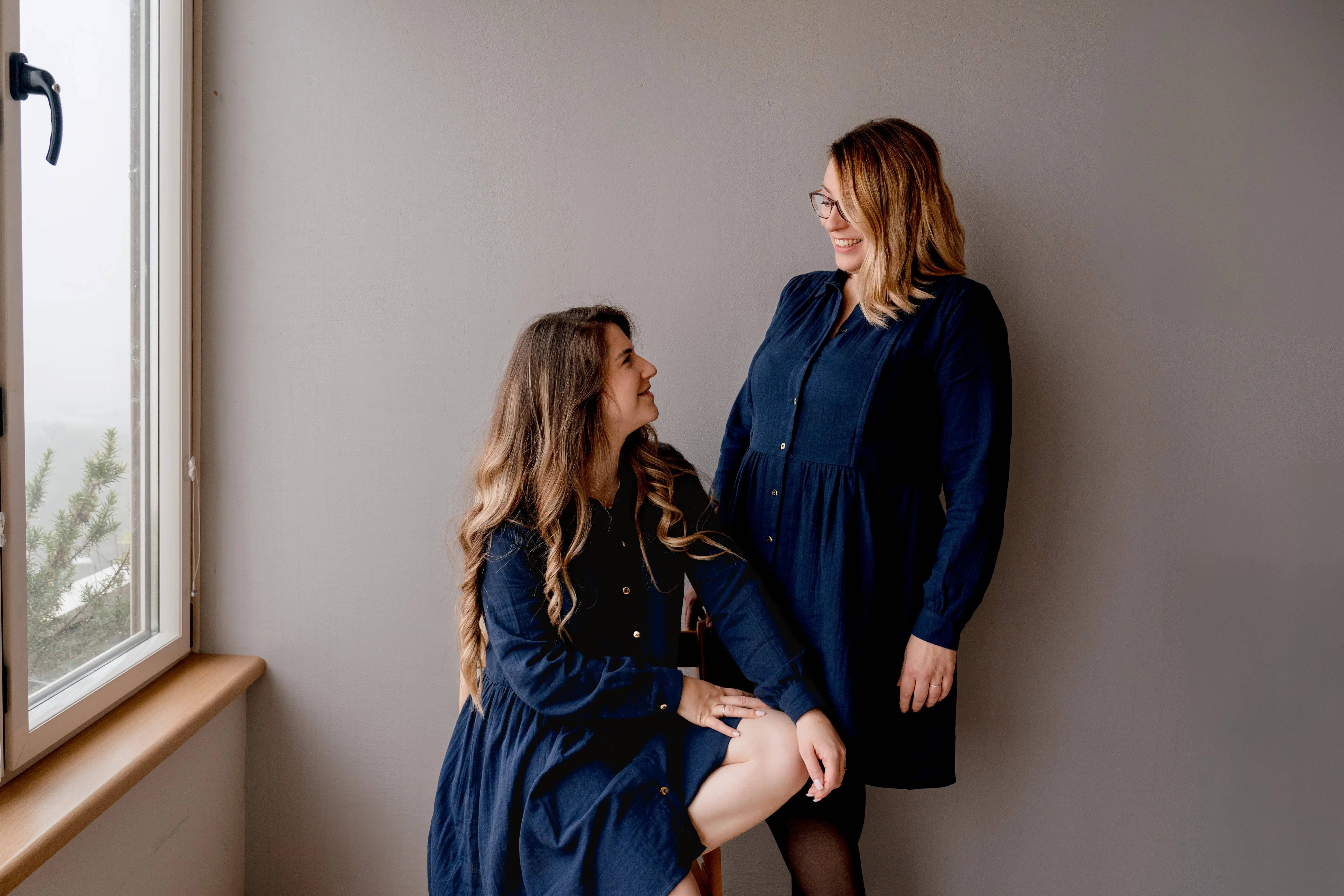 Limky – wholesale Amningsklänning - Mamma – Mamma- och amningsklänning - Marinblå4