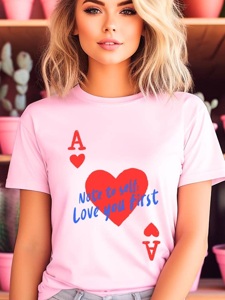T-shirt graphique avec carte "Love Yourself" pour la vente par COLORBEAR