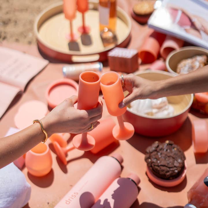 porter green | style + sustainability - Vente Flûtes de champagne - Terra + Peach | Seff | Flûtes à champagne incassables en silicone9