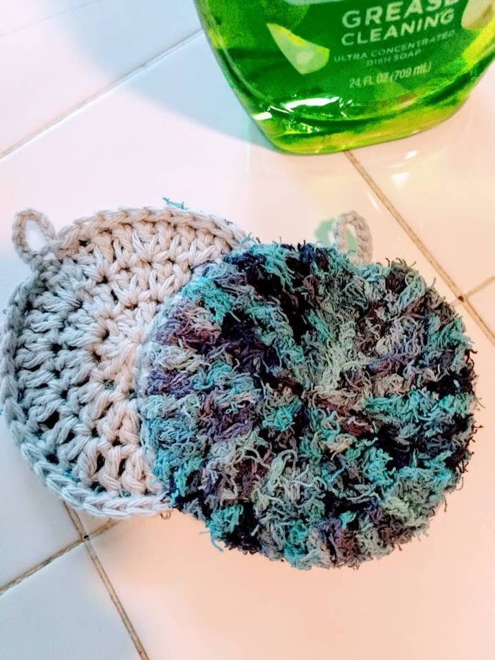 Gommage à vaisselle en crochet fait main, cadeau de pendaison de crémaillère pour la vente par Cold Stream Crafts