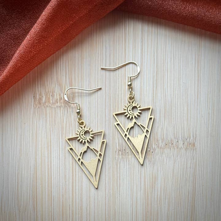 Mountain Moon voor wholesale door Monstera Earrings