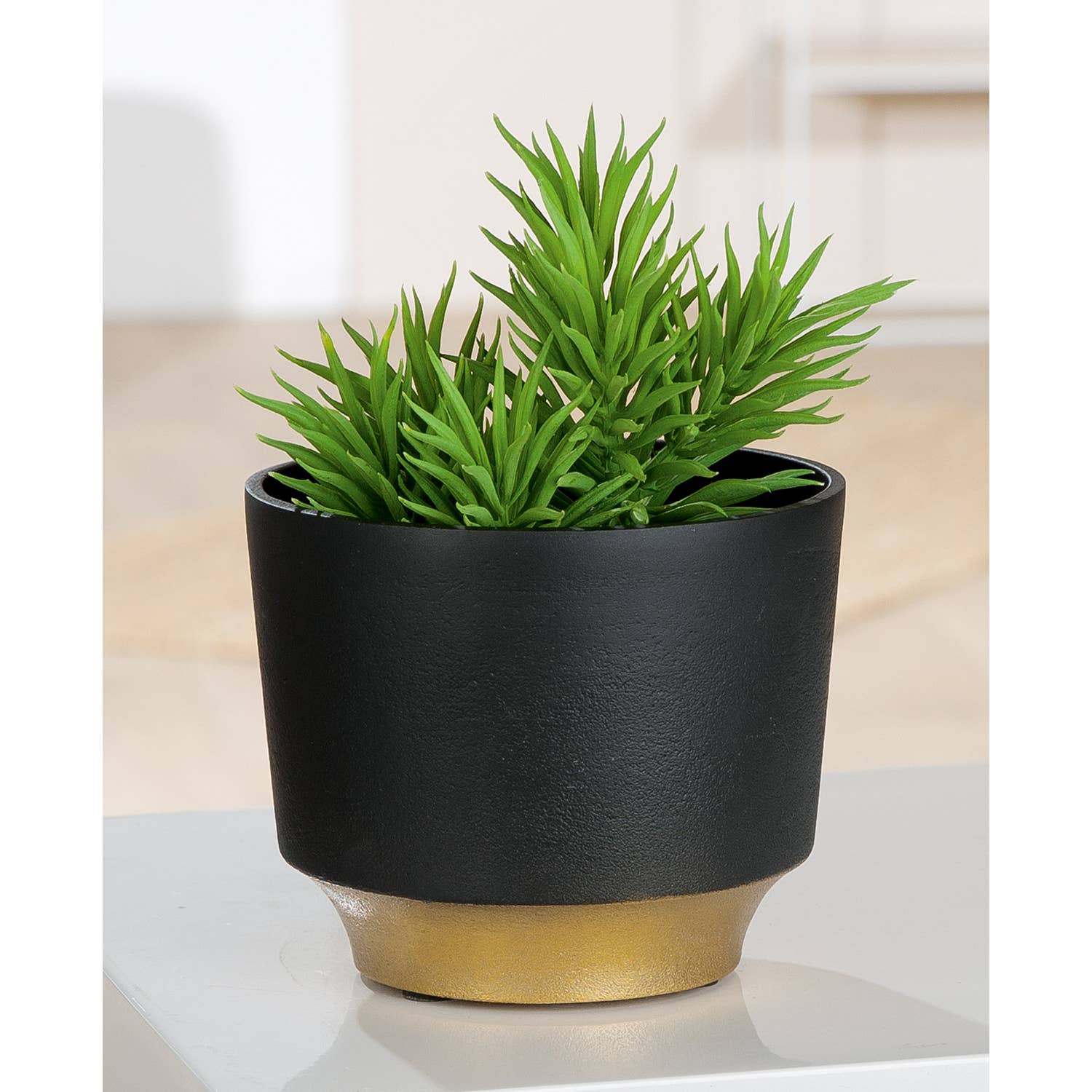 Dora planter, black h.13 cm for wholesale on Faire1