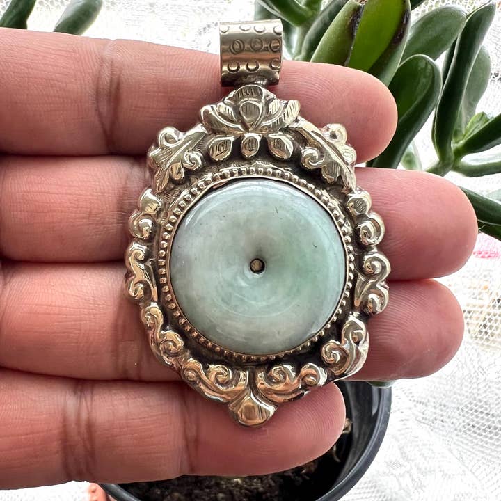 Pingente de jade birmanês natural, prata repuxada tibetana por atacado de GTG Gems Corp