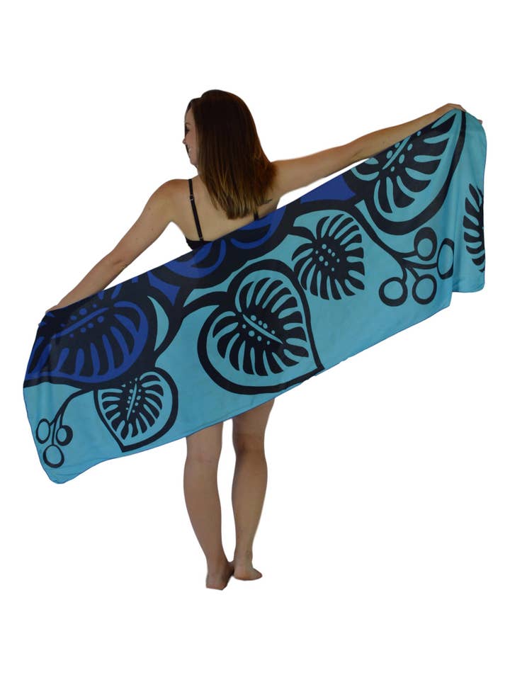 Island Style Clothing Co by Akamai Distribution Ltd - Vente Cache-maillot – femme - Sarong Monstera - Paréo de plage gris et beige avec boucle