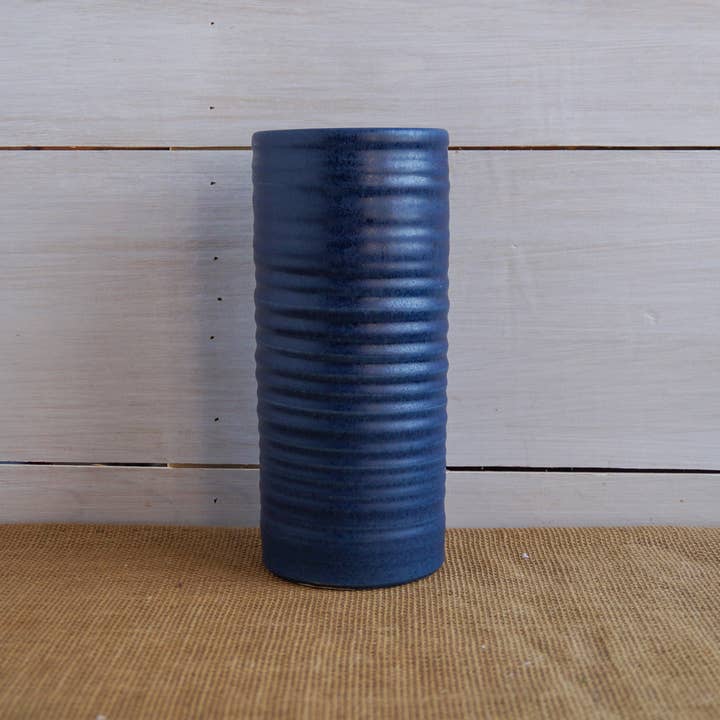 Florero alto Farmhouse Ridges - Denim para venta al por mayor de Rowe Pottery