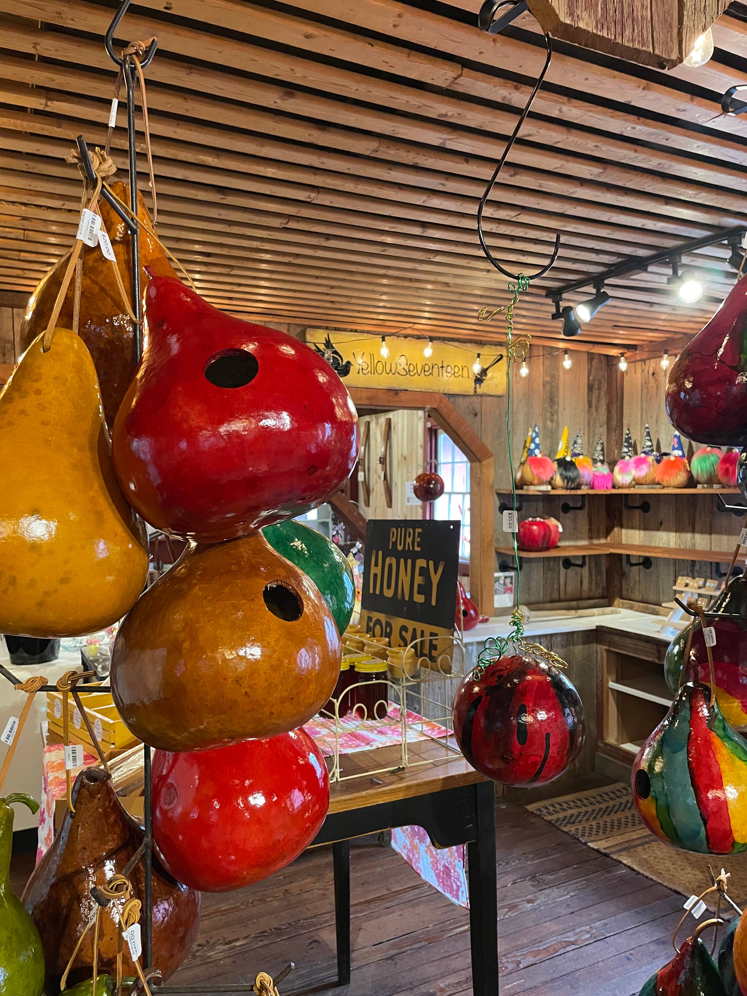 YellowSeventeen – wholesale Bird house – Gourd Birdhouse Stained 7 Colors Case of 107