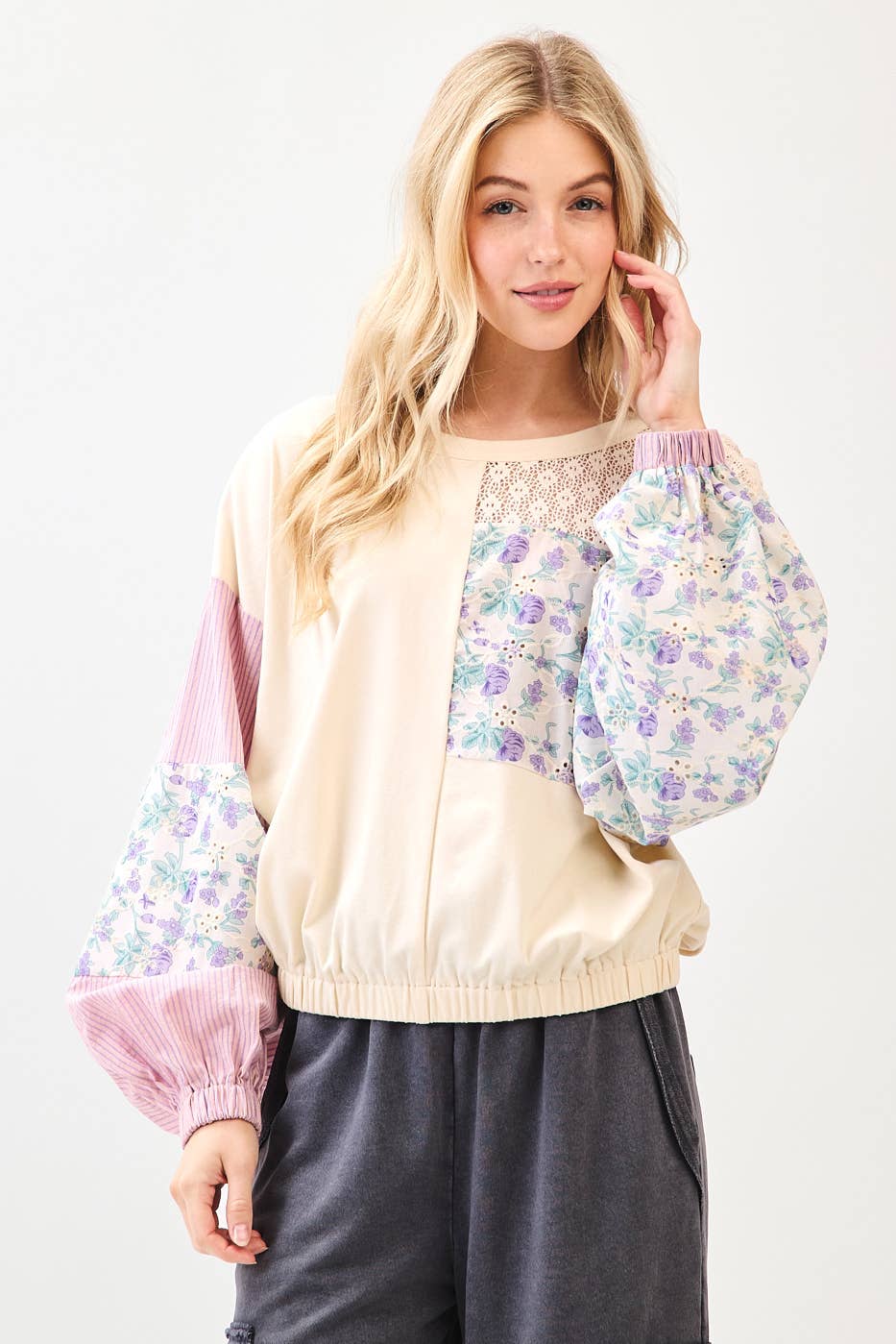 mittoshop - Wholesale Sweatshirt - Women's - FLORAL PRINT EYELET PATCHWORK BALLOON SLEEVE TOP3