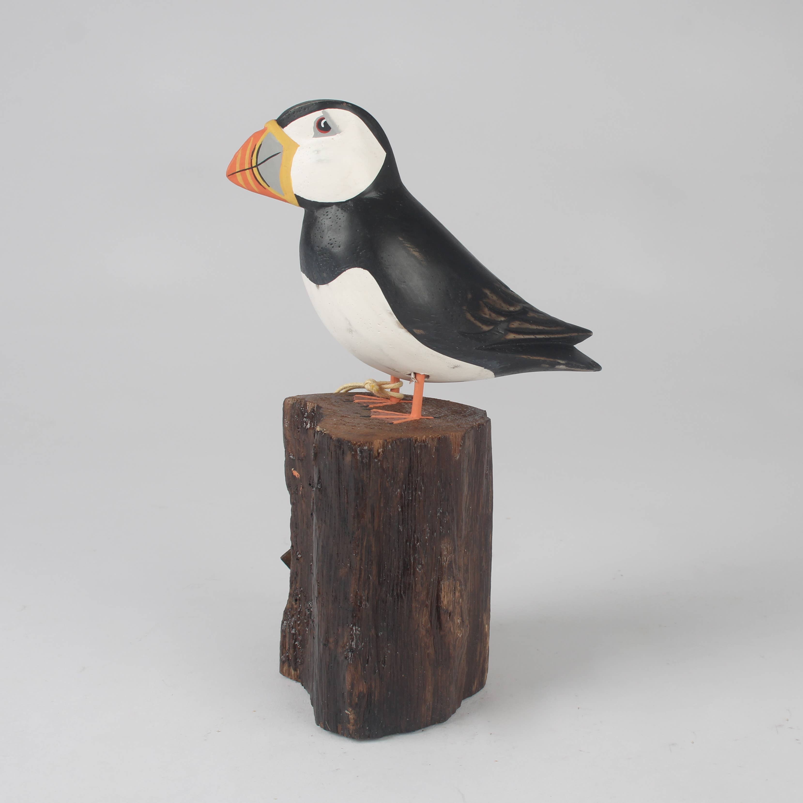 Originals International Ltd – wholesale Decorative figurine – Hand Carved Small Puffin on Block by Archipelago1