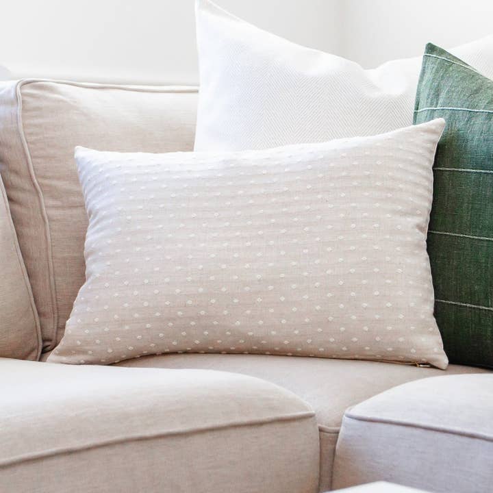 LORETTA || Fodera per cuscino Swiss Dot per la vendita all'ingrosso da parte di Linen & Ivory