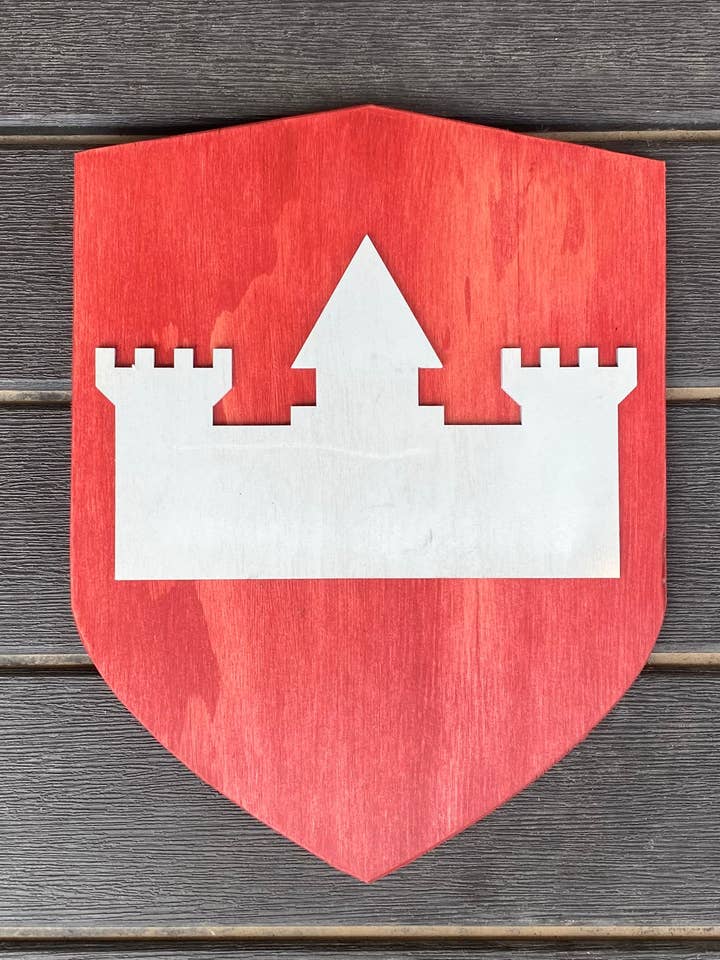 Bouclier avec blason pour la vente par Crayon Eater Designs