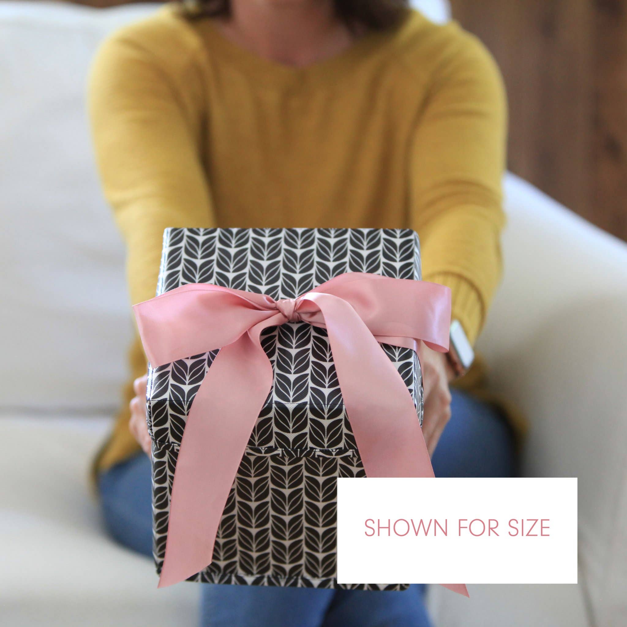 EverWrap - Vente Coffrets cadeaux - Boîte cadeau réutilisable pliable tulipe noire et blanche1